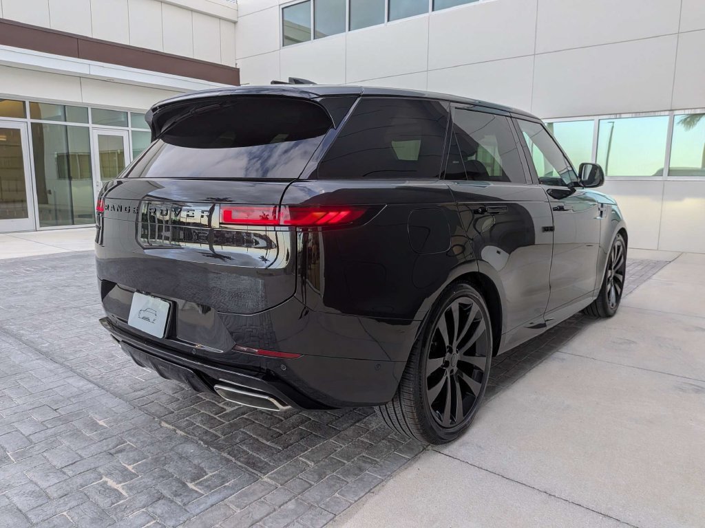 New 2027 Land Rover Range Rover Sport Dynamic SE AWD/4WD image 5