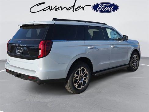 New 2025 Ford Expedition Active image 5