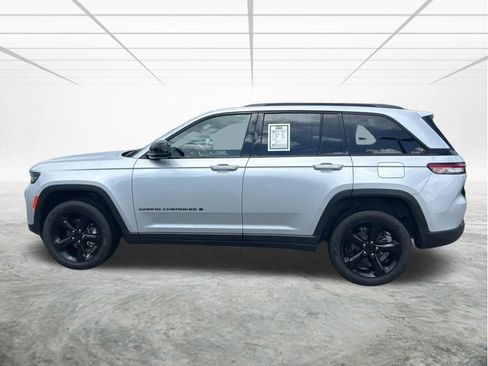 Used 2024 Jeep Grand Cherokee Limited w/ Black Appearance Package RWD image 7