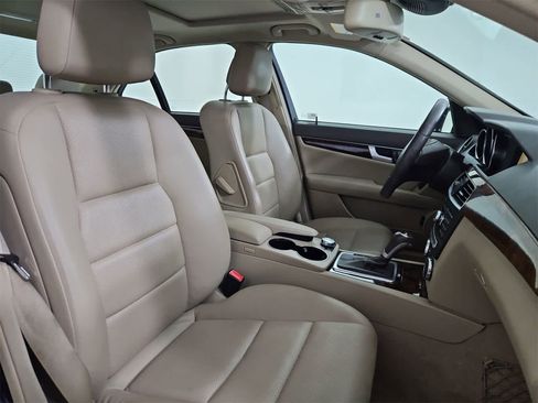 Used 2013 Mercedes-Benz C 250 Sedan image 23