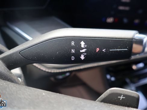 Used 2025 Chevrolet Suburban LT RWD image 20