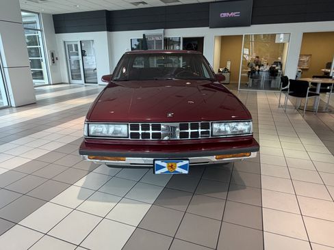 Used 1989 Oldsmobile Ninety-Eight Regency Brougham FWD image 2