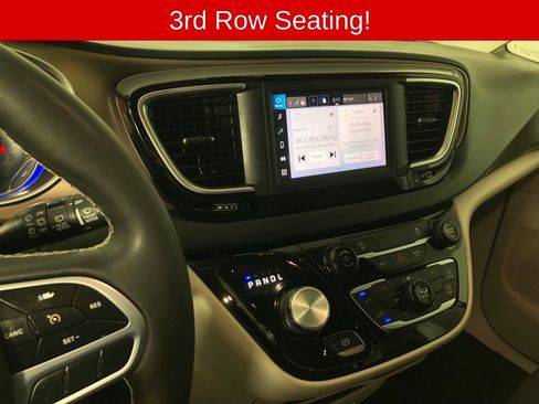 Used 2023 Chrysler Voyager LX FWD image 3