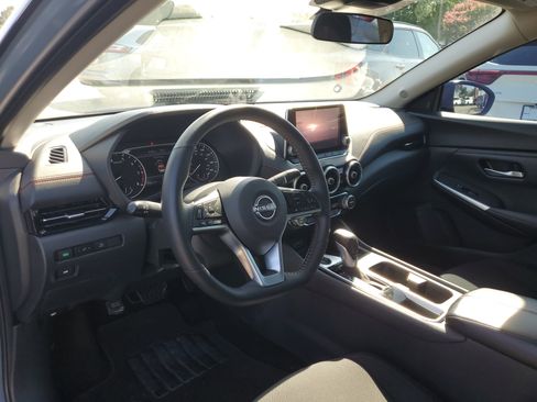 Used 2025 Nissan Sentra SR FWD image 18