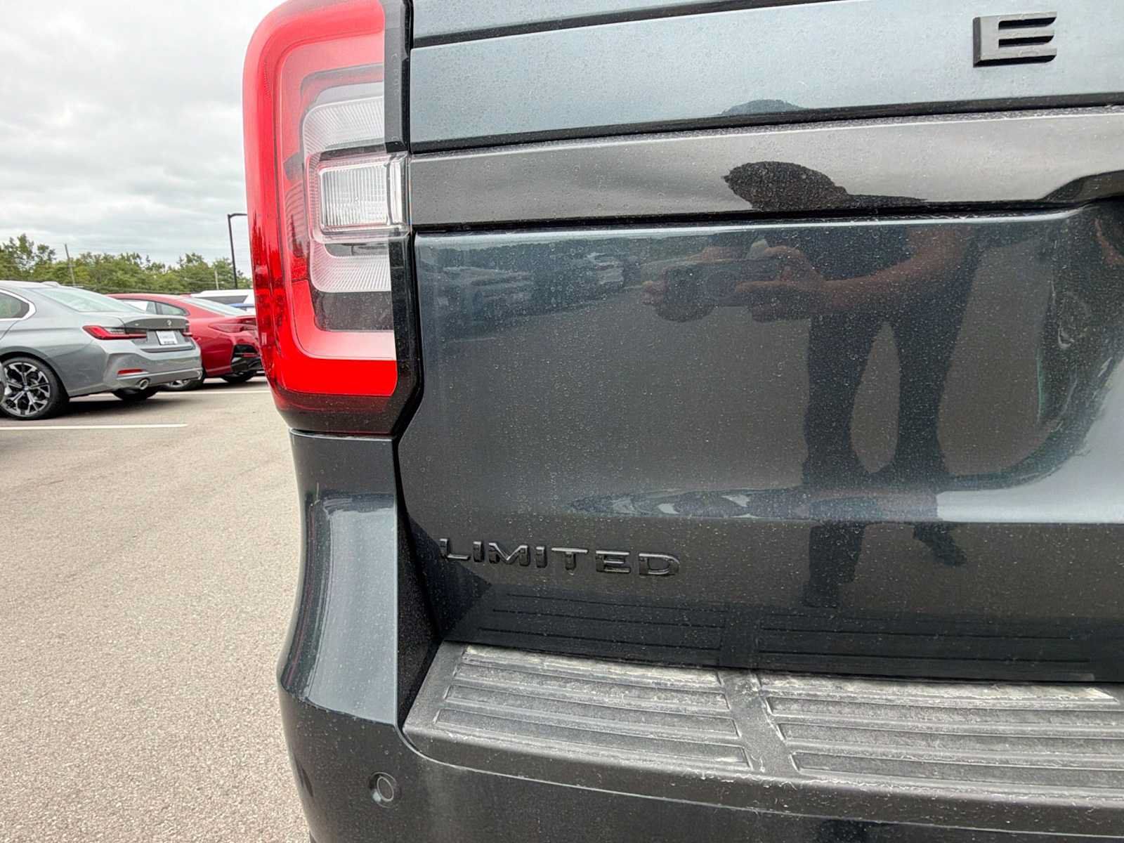Used 2023 Ford Expedition Limited AWD/4WD image 11