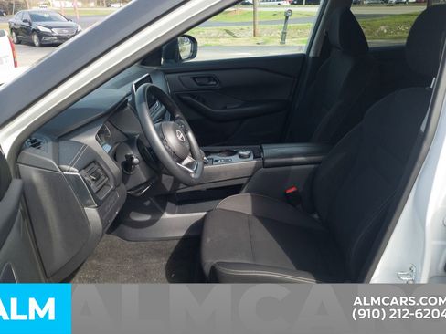 Used 2024 Nissan Rogue S image 6