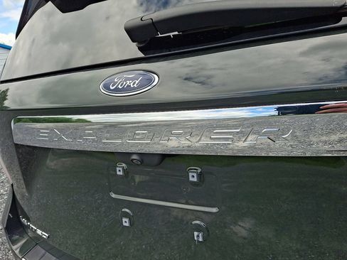 Used 2023 Ford Explorer Limited w/ Equipment Group 301A AWD/4WD image 33