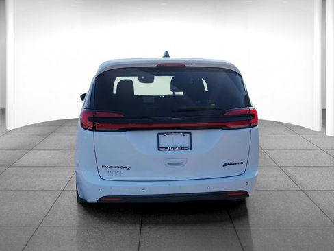 Used 2024 Chrysler Pacifica Limited FWD image 7
