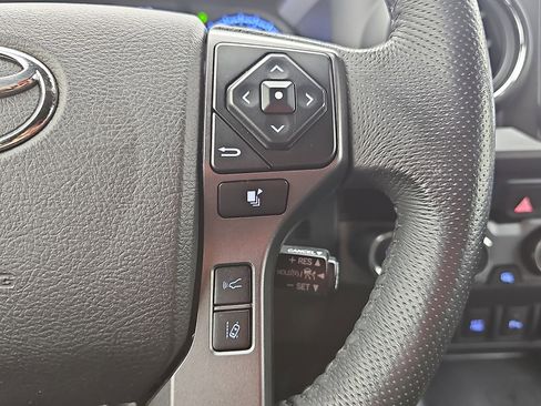 Used 2021 Toyota Tacoma TRD Sport w/ Technology Package AWD/4WD image 18