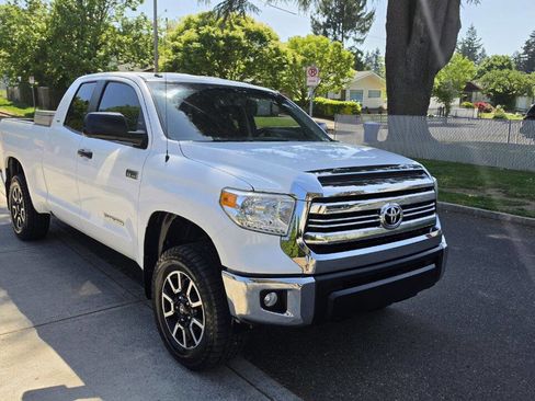 Used 2017 Toyota Tundra SR5 AWD/4WD image 3