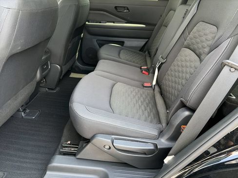 Used 2023 Nissan Pathfinder S AWD/4WD image 26
