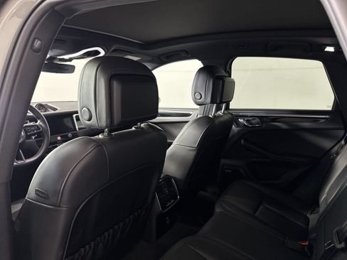 Used 2023 Porsche Macan AWD/4WD image 24