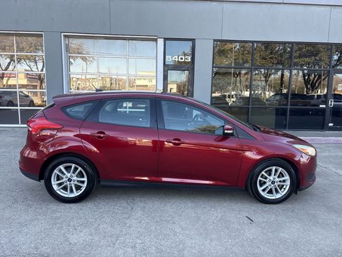 Used 2017 Ford Focus SE image 32