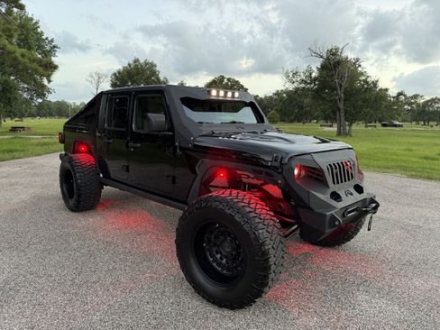 Used 2022 Jeep Gladiator Rubicon w/ Trailer Tow Package AWD/4WD image 5