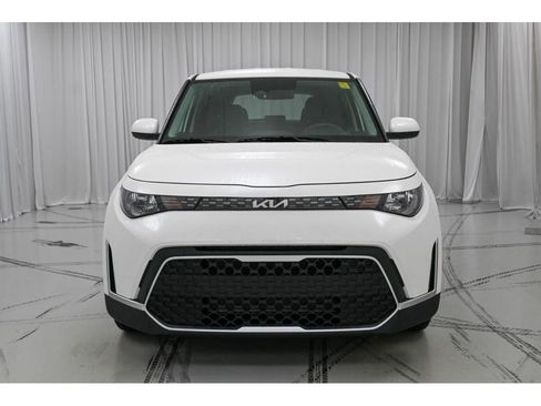 Used 2025 Kia Soul LX image 3
