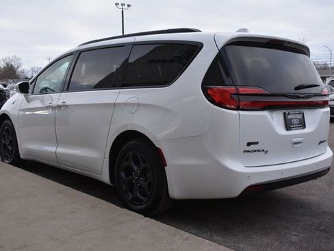 Used 2021 Chrysler Pacifica Limited w/ S Appearance Package image 10