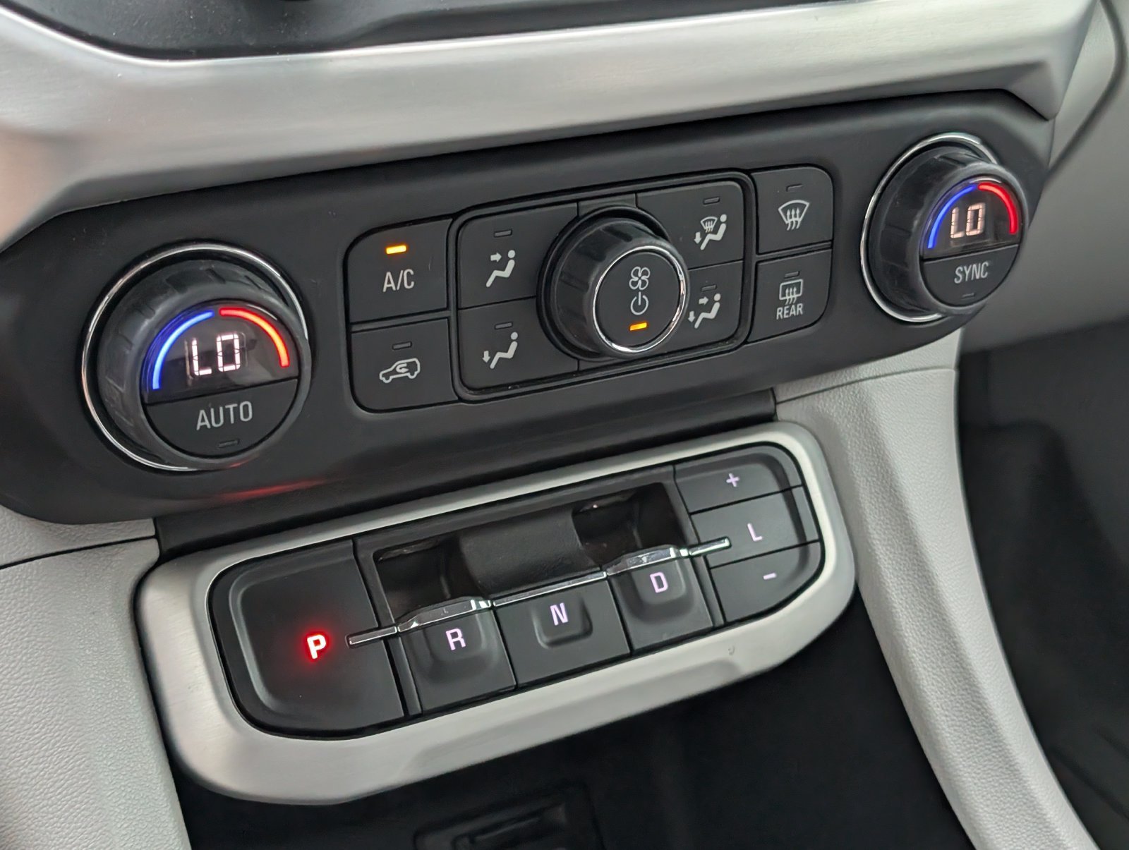 Used 2023 GMC Acadia SLT FWD image 24