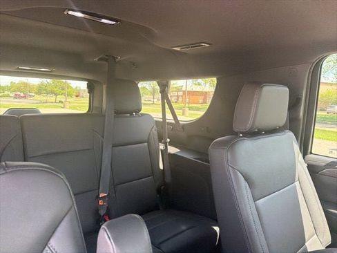 Used 2023 Chevrolet Suburban LT w/ Luxury Package image 14