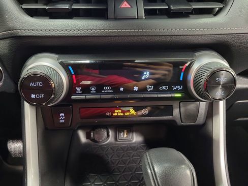 Used 2024 Toyota RAV4 XLE AWD/4WD image 17