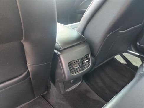 Used 2017 Ford Fusion SE w/ Equipment Group 201A FWD image 11
