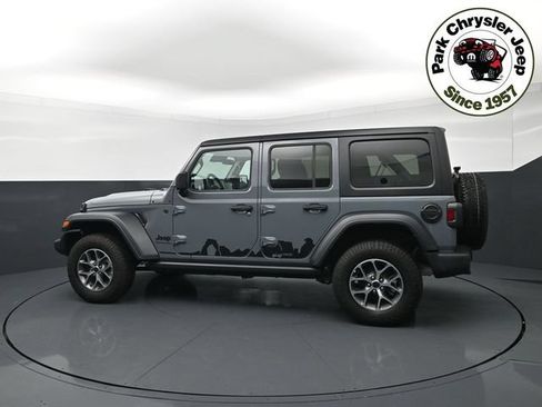 Used 2025 Jeep Wrangler Unlimited Sport AWD/4WD image 3