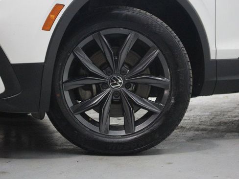 Used 2022 Volkswagen Tiguan SE image 3