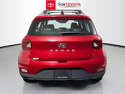 Used 2022 Hyundai Venue Limited FWD image 5