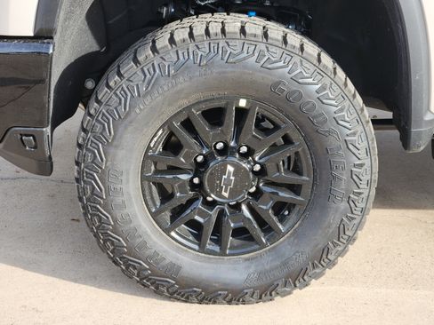 New 2026 Chevrolet Silverado 2500 ZR2 image 17