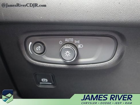 Used 2022 GMC Terrain SLE FWD image 30