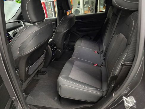 Used 2024 Jeep Grand Cherokee Laredo w/ Luxury Tech Group I AWD/4WD image 29