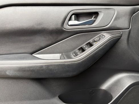 Used 2024 Nissan Rogue SV image 11