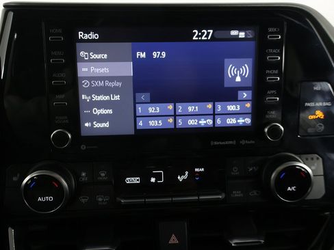 Used 2022 Toyota Highlander XLE image 45