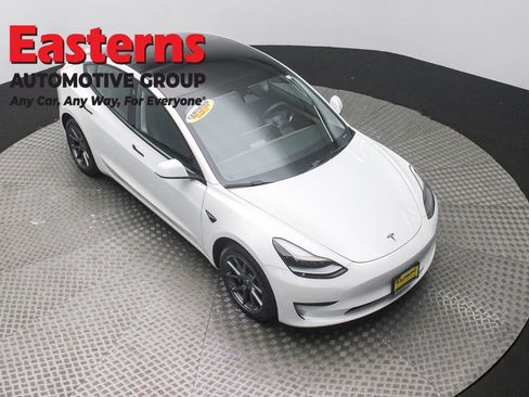 Used 2023 Tesla Model 3 Standard Range image 3