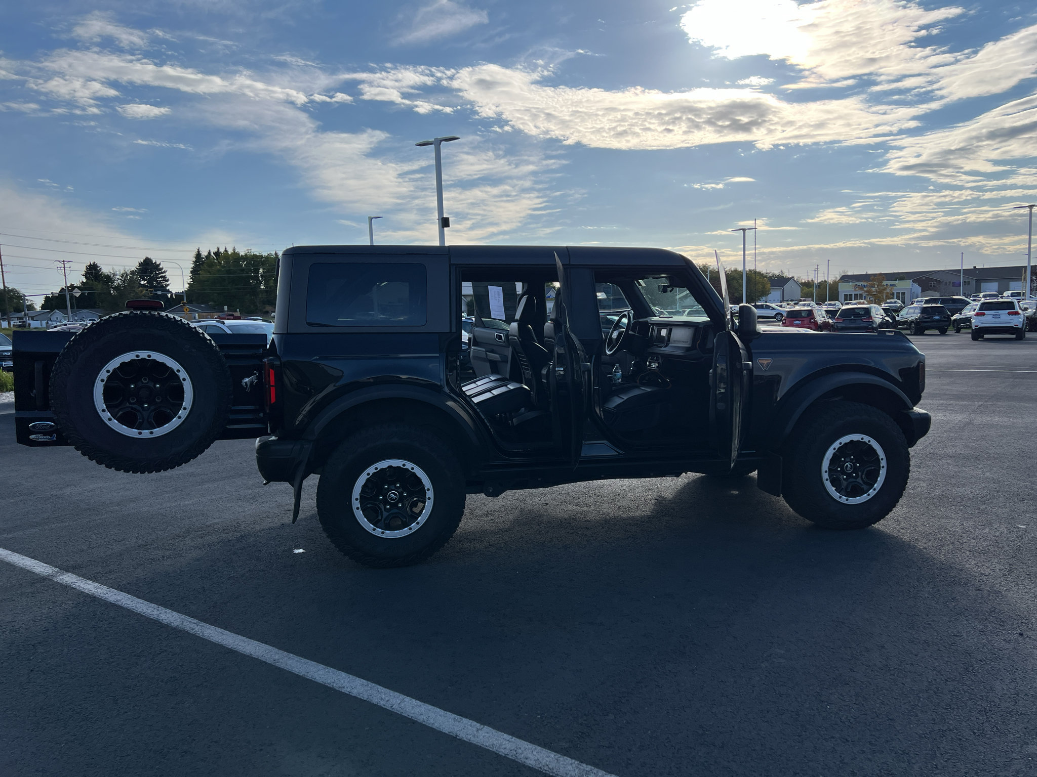 Used 2023 Ford Bronco Badlands w/ Sasquatch Package AWD/4WD image 4