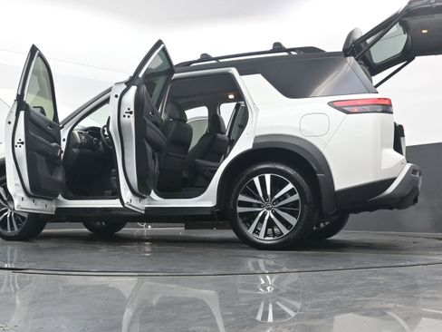Used 2024 Nissan Pathfinder Platinum image 45