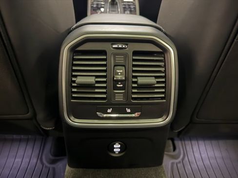 Certified 2026 Porsche Macan AWD/4WD image 32