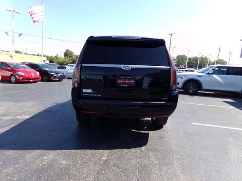 Used 2019 Cadillac Escalade Luxury AWD/4WD image 8