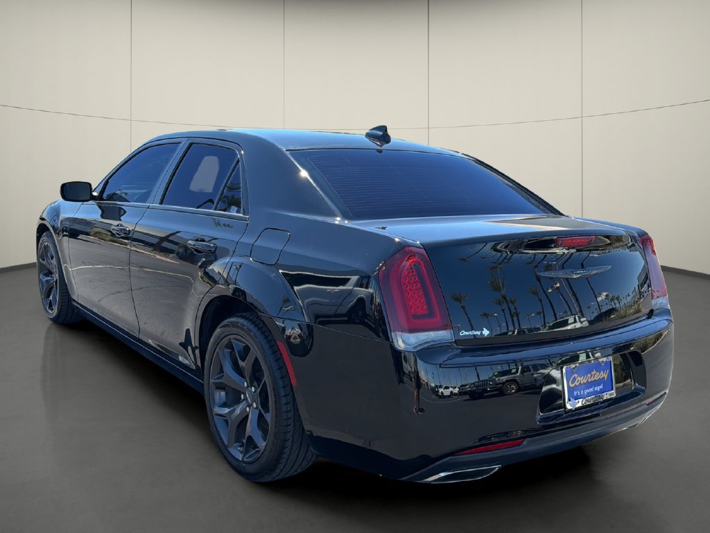 Used 2022 Chrysler 300 Touring w/ Sport Appearance Package RWD image 5
