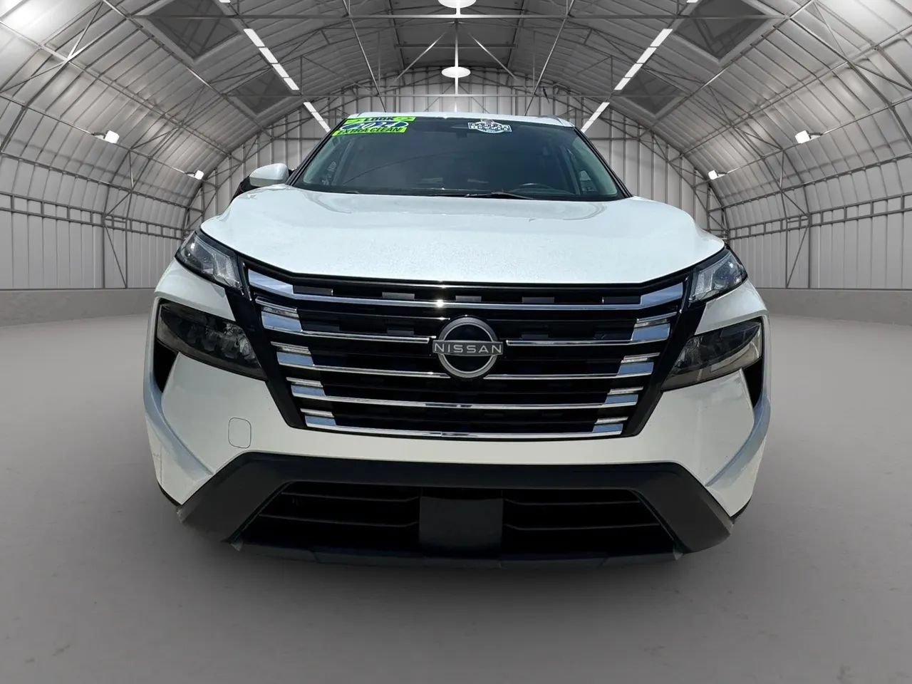 Used 2024 Nissan Rogue SV w/ SV Premium Package FWD image 2