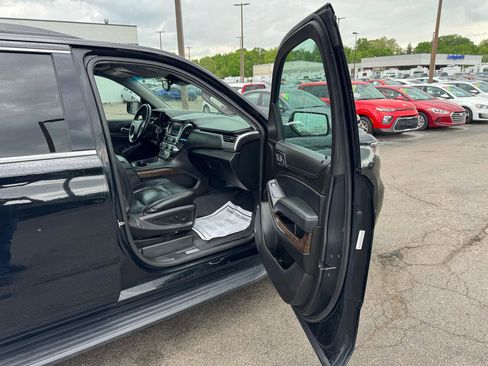 Used 2019 Chevrolet Suburban LT image 9