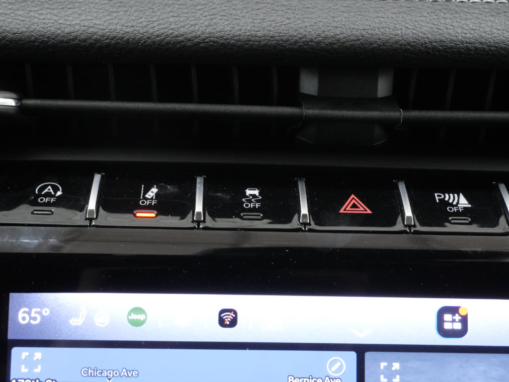 Used 2023 Jeep Grand Cherokee Limited w/ Luxury Tech Group II AWD/4WD image 19