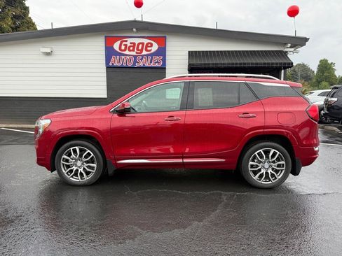 Used 2024 GMC Terrain Denali w/ Denali Premium Package image 3