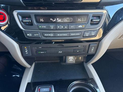 Used 2018 Honda Pilot Touring image 22