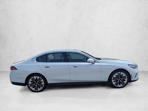Certified 2024 BMW 530i w/ Premium Package RWD image 4