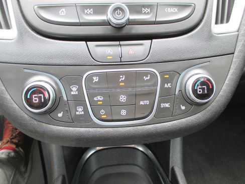 Used 2024 Chevrolet Malibu LT w/ Sport Edition FWD image 17