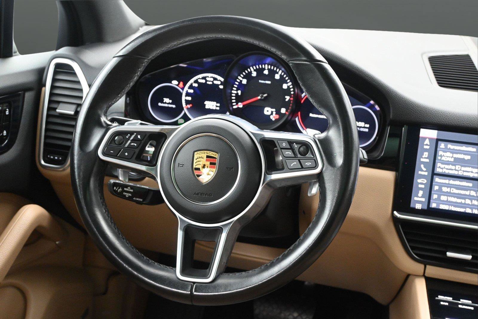 Used 2021 Porsche Cayenne AWD/4WD image 16