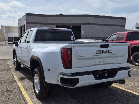 Used 2026 GMC Sierra 3500 Denali Ultimate image 4