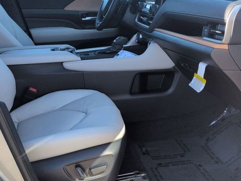 Certified 2026 Toyota Grand Highlander Platinum image 33