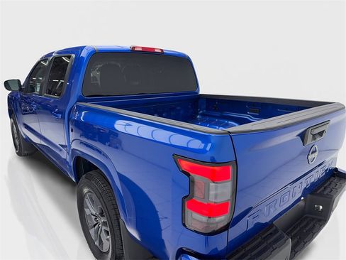 Used 2025 Nissan Frontier SV image 12
