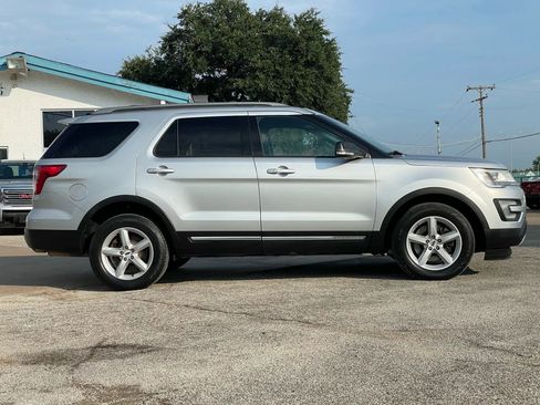 Used 2016 Ford Explorer XLT w/ Equipment Group 202A image 2